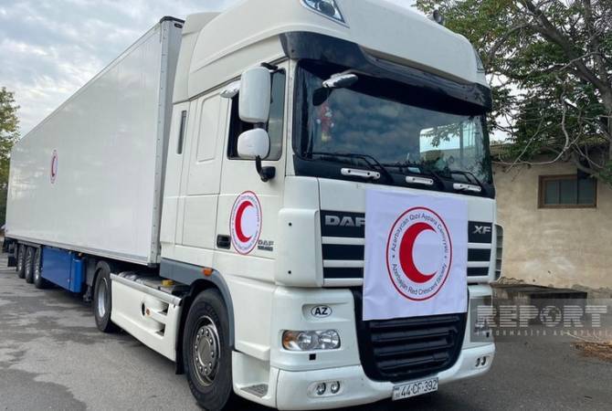 Les casques bleus russes bloquent la route Aghdam-Stepanakert avec des barricades et des barbelés après la présentation de l&rsquo;aide azérie
