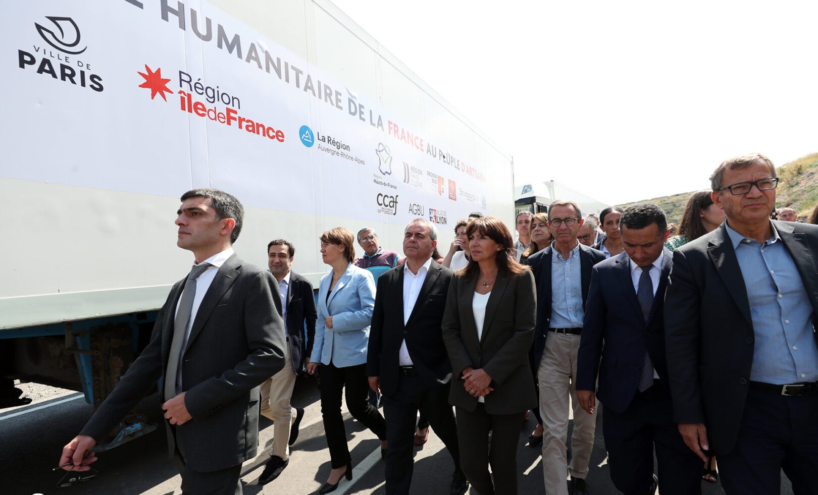 32 camions humanitaires d’Arménie, 2 camions faussement humanitaires d’Azerbaïdjan : l’aide n’arrive pas en Artsakh