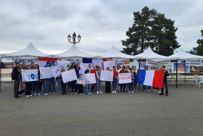 Les Arméniens de Stepanakert manifestent : Merci la France