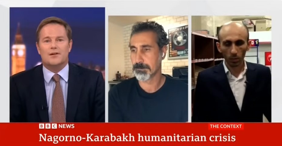 L&rsquo;Azerbaïdjan pose un ultimatum à la BBC après l&rsquo;interview de Serj Tankian