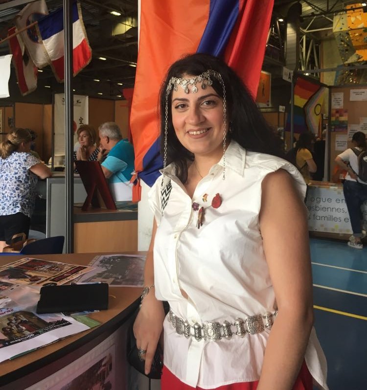 Mag-nur de Margo Kazaryan propose de vous photographier en costume traditionnel arménien