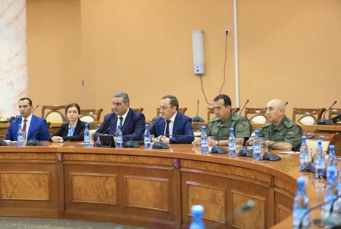 Les attachés militaires accrédités en Arménie ont été informés de la situation à la frontière arméno-azérie ces derniers jours