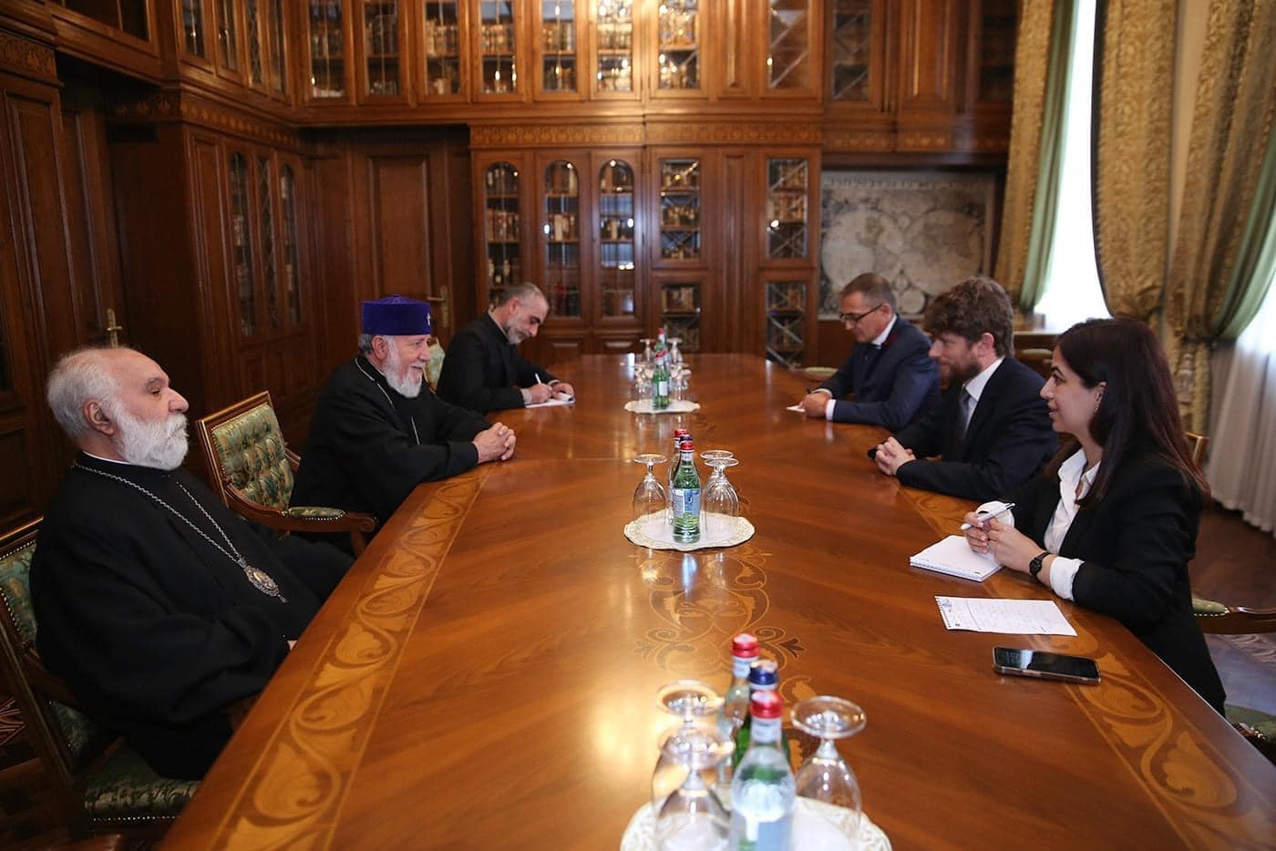 L’ambassadeur de France en Arménie reçu par le Catholicos de tous les Arméniens