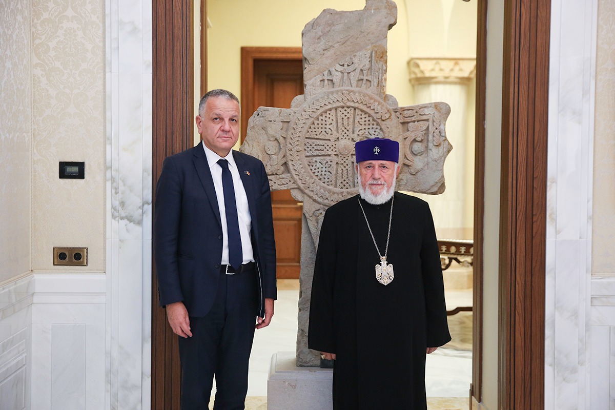 Vassilis Maragos, le nouvel ambassadeur de l’Union Européenne est reçu par le Catholicos de tous les Arméniens