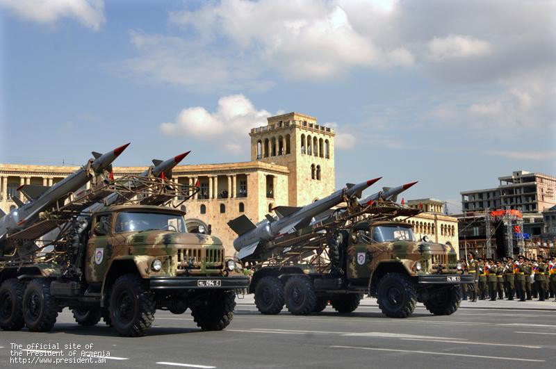 La Russie n’a pas aidé à réformer l’armée arménienne, il existe un autre moyen de renforcer l’armée, c’est l’Inde affirme Armen Grigorian