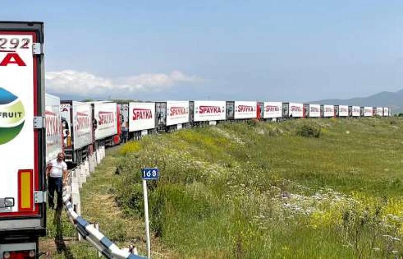 24 véhicules ont traversé le corridor de Latchine sont partis à Stepanakert via le pont Hakari, transportant de l&rsquo;aide humanitaire