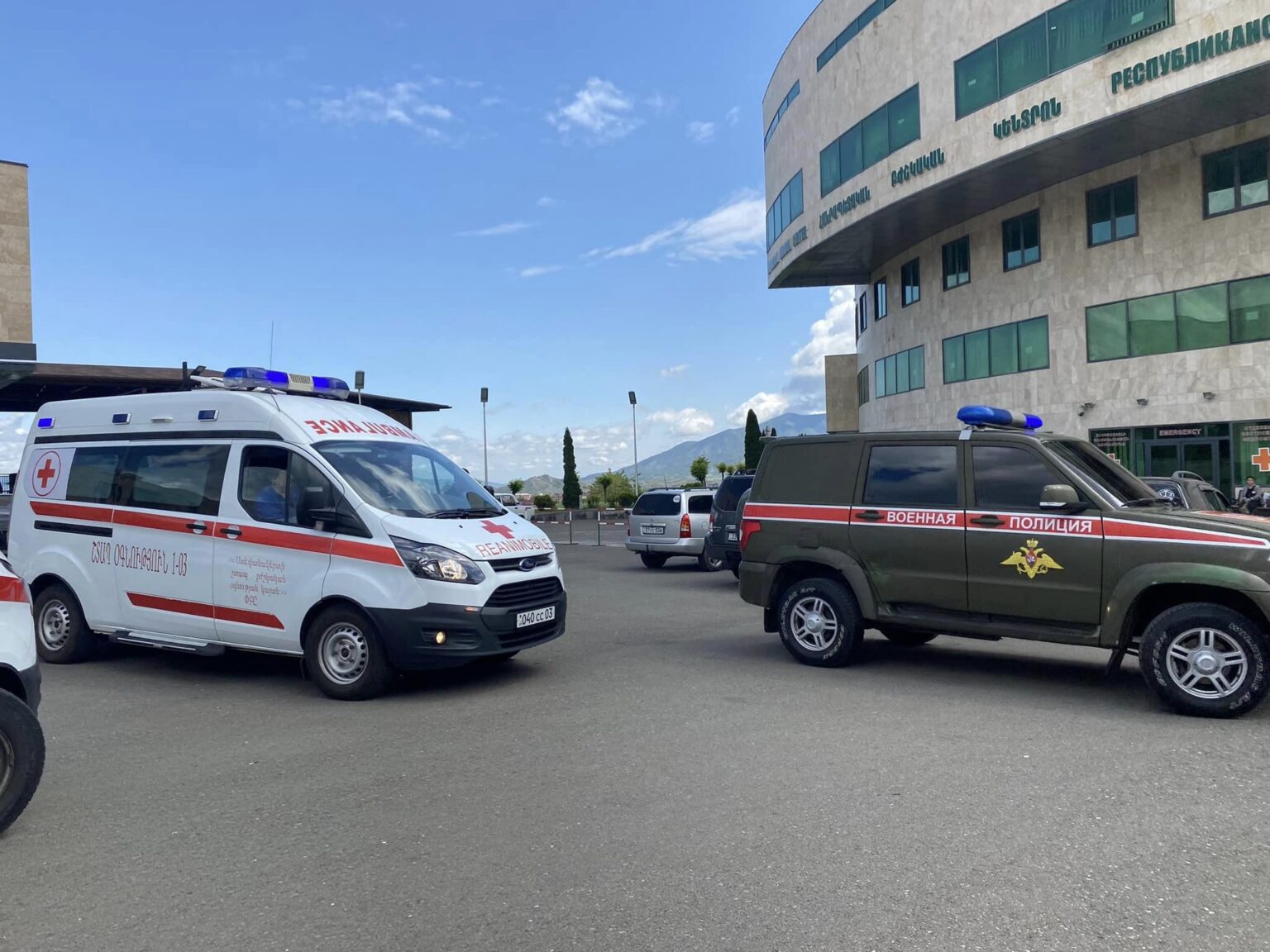 Ce matin 23 ambulances transportent des citoyens grièvement blessés de l&rsquo;Artsakh vers l&rsquo;Arménie