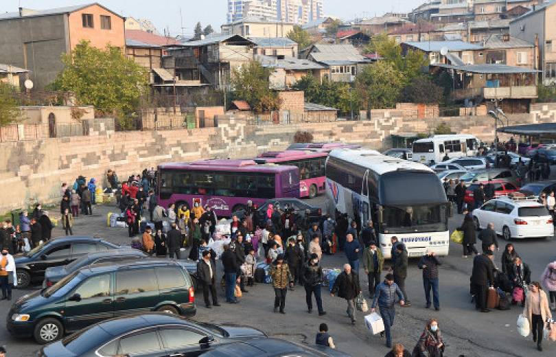 Aujourd’hui, 30 bus ont été alloués aux personnes se déplaçant depuis l’Artsakh vers l’Arménie