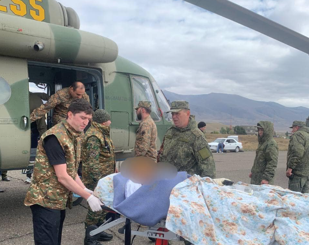 Le premier hélicoptère transportant les grands brûlés victimes de l&rsquo;explosion en Artsakh a atterri à Sisian (Arménie)