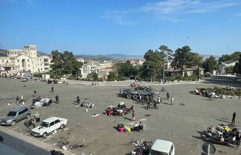 Les images prises aujourd&rsquo;hui témoignent de la désolation et des derniers habitants de Stepanakert