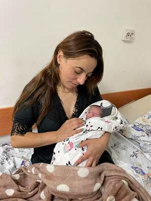 Avet, le fils d&rsquo;une famille déplacée de Stepanakert, est né hier à la maternité d’Akhourian dans la région de Chirak (Arménie)