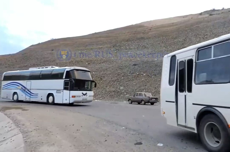 Vidéo de la déportation des 15 derniers Arméniens d&rsquo;Artsakh du Haut-Karabakh