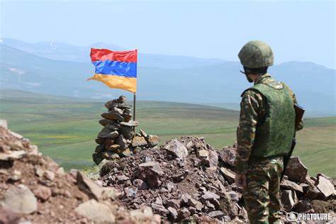 L’Azerbaïdjan a ouvert le feu avec des armes légères sur un véhicule transportant de la nourriture pour les soldats des positions arméniennes