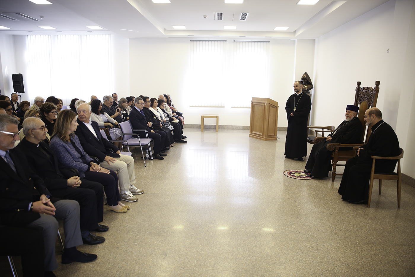 Le Catholicos Karékine II a reçu à Sainte-Etchmidzine des fidèles des diocèses arméniens de l&rsquo;ouest des États-Unis et de la France