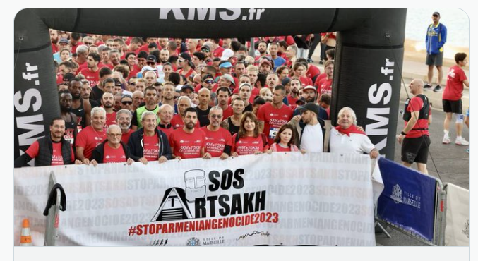 Une vague de 850 coureurs a déferlé sur la Corniche de Marseille ce matin en soutien au peuple #arménien 🇦🇲lors des 5&10 KM de la Mémoire 7ème édition