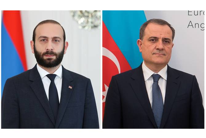Le ministre arménien des Affaires étrangères a eu un échange informel avec son homologue azerbaïdjanais en Iran