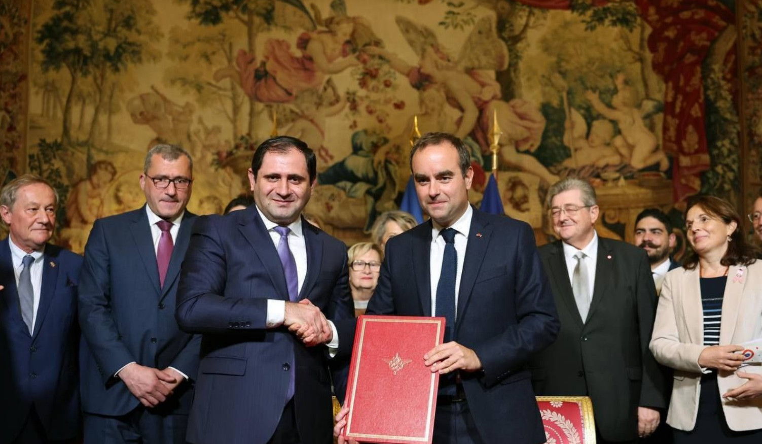 Comment l’Arménie va-t-elle payer plusieurs centaines de millions d’euros pour l’achat d’armes à la France s’interroge « Le Monde »