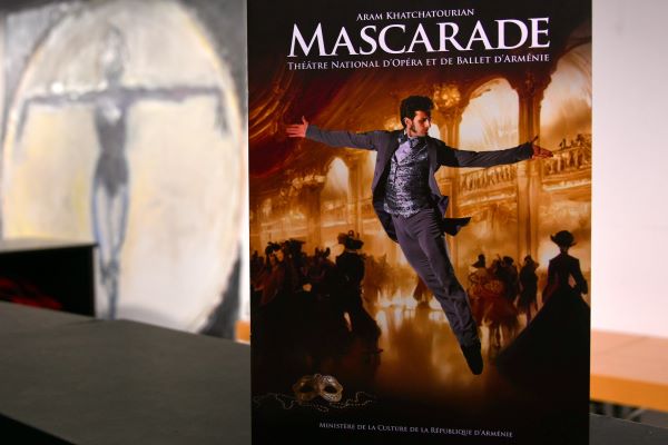 Les premières images de Mascarade d’Aram Khatchatourian