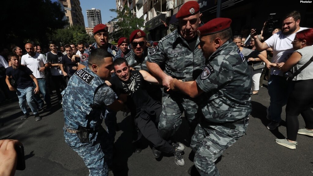 De nouveaux Arméniens emprisonnés à la suite de manifestations antigouvernementales