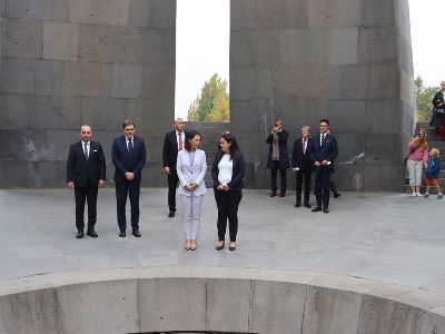 La Ministre allemande des Affaires étrangères Annalena Baerbock a visité le Mémorial du génocide des Arméniens à Erévan