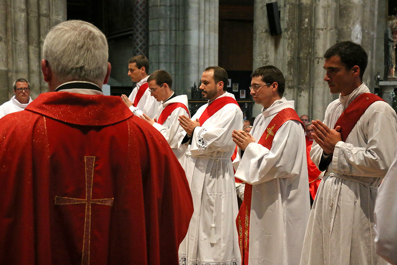 Les évêques catholiques ouvrent leur assemblée d&rsquo;automne sur fond de plusieurs guerres