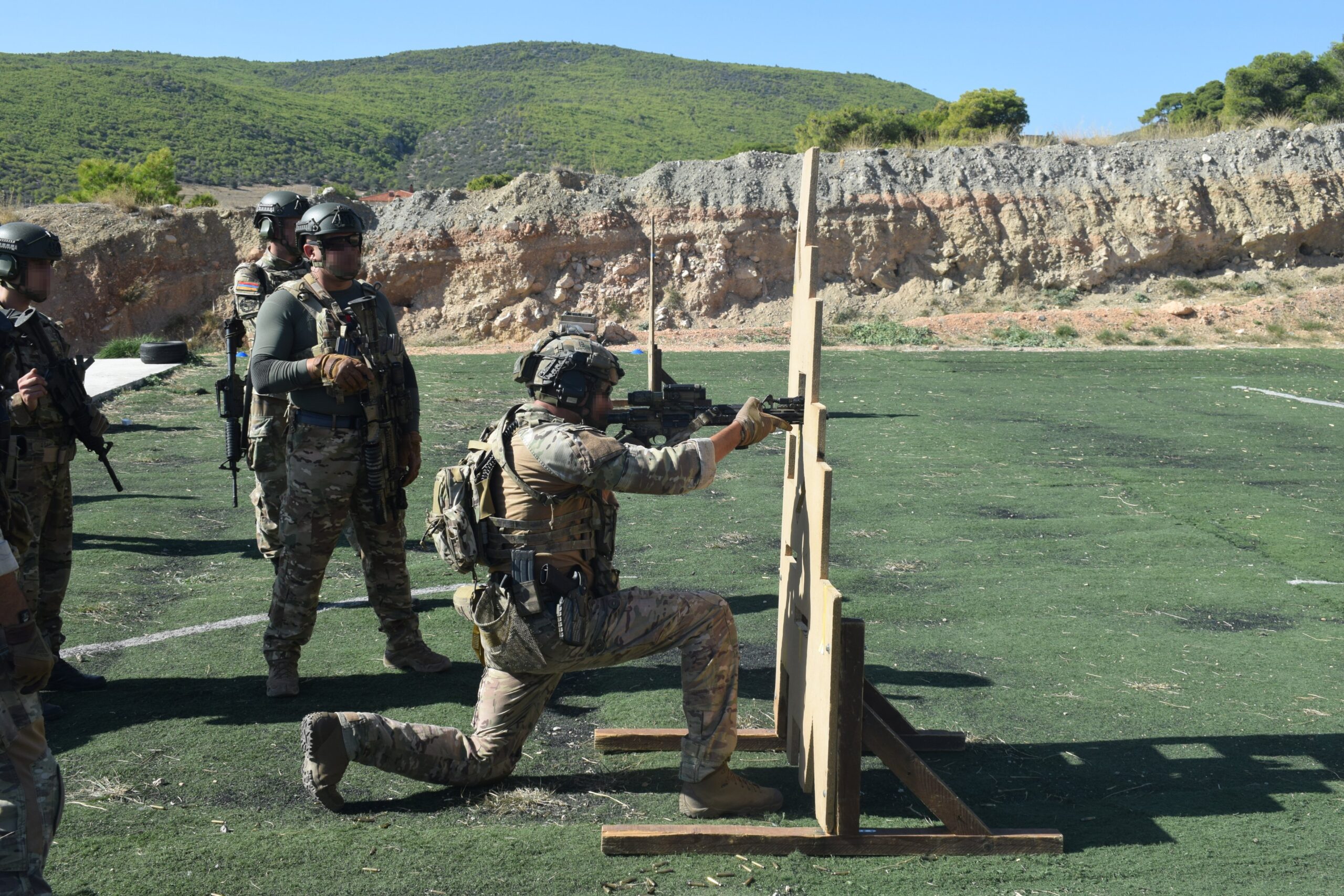 Les unités spéciales des forces de Grèce, de Chypre et d&rsquo;Arménie ont mené des exercices militaires dans la région de Nea Peramios en Attique (Grèce)