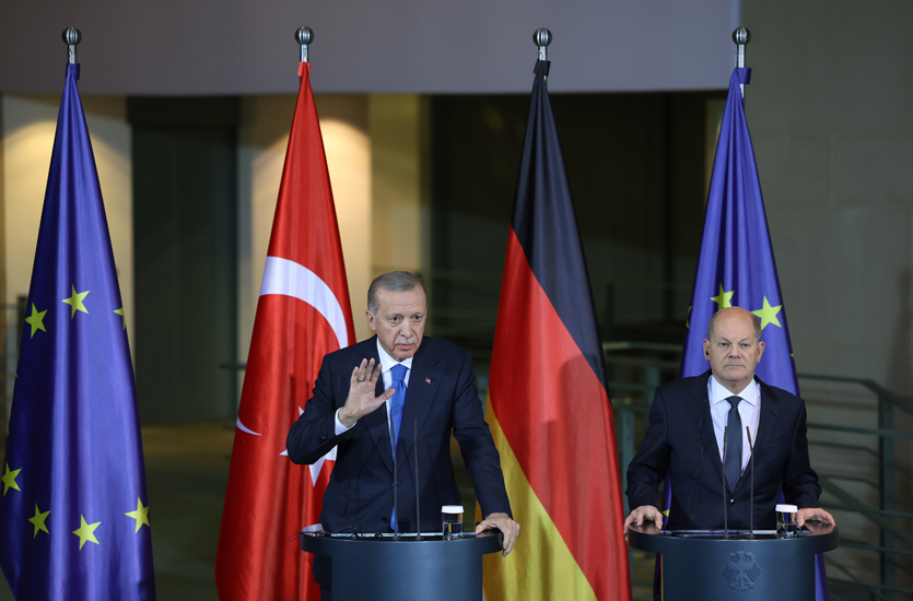 Erdogan affirme à Berlin être un leader dans la lutte contre l&rsquo;antisémitisme