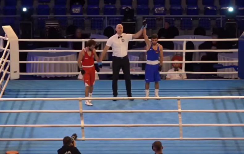 Ruslan Aslikyan (Arménie) bat le représentant de l&rsquo;Azerbaïdjan et a remporté la médaille d&rsquo;or des championnats d’Europe de boxe (U22)