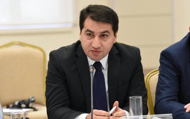 Hikmet Hajiyev contredit Baghirov qui a utilisé à tort le « Corridor de Zangezur » au lieu de celui qui passera par l’Iran