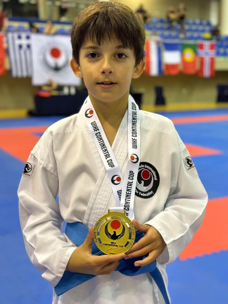Alexandre Demirdjian, médaille d&rsquo;or des championnats d&rsquo;Europe de karaté dans la catégorie des 10-11 ans