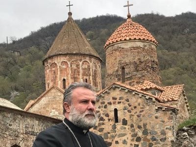 Le Père Hovhannes Hovhannisyan, le prêtre du monastère de Dadivank (Artsakh), effectuera son service spirituel à l&rsquo;église de Yerablur