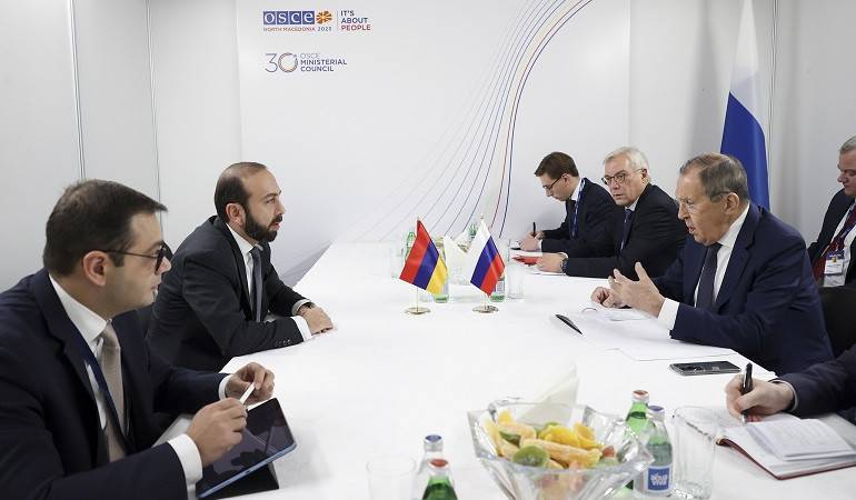 Rencontre discrète entre Lavrov et Mirzoyan à Skopje en marge du sommet de l’OSCE