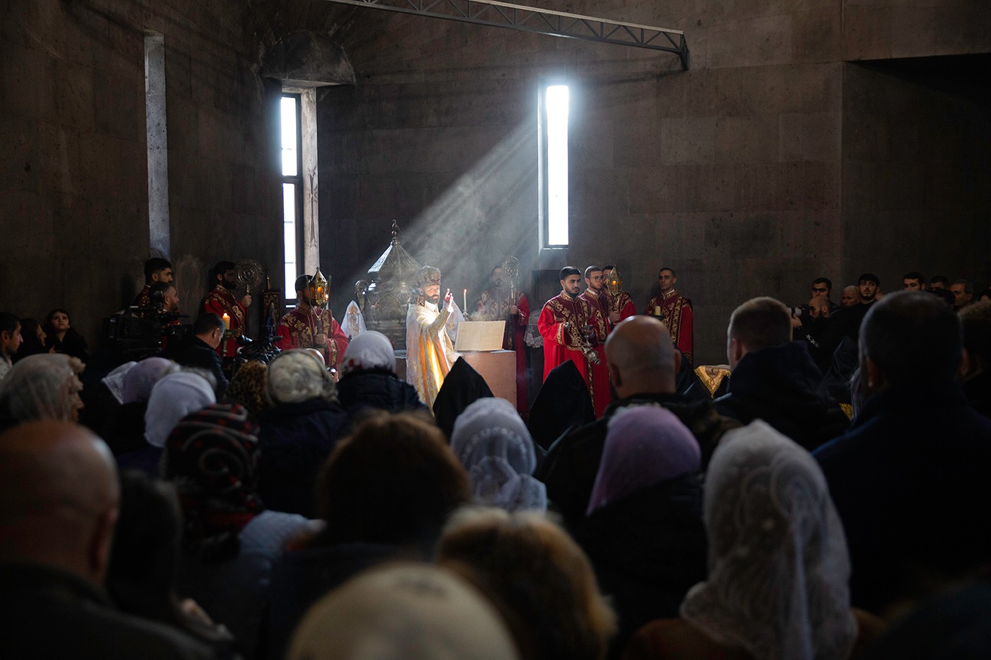 L&rsquo;Église apostolique arménienne a commémoré la fête des premiers évangélisateurs de l’Arménie, le Catholicos Karekine II a béni les fidèles avec le Saint Geghard, la Sainte-Lance