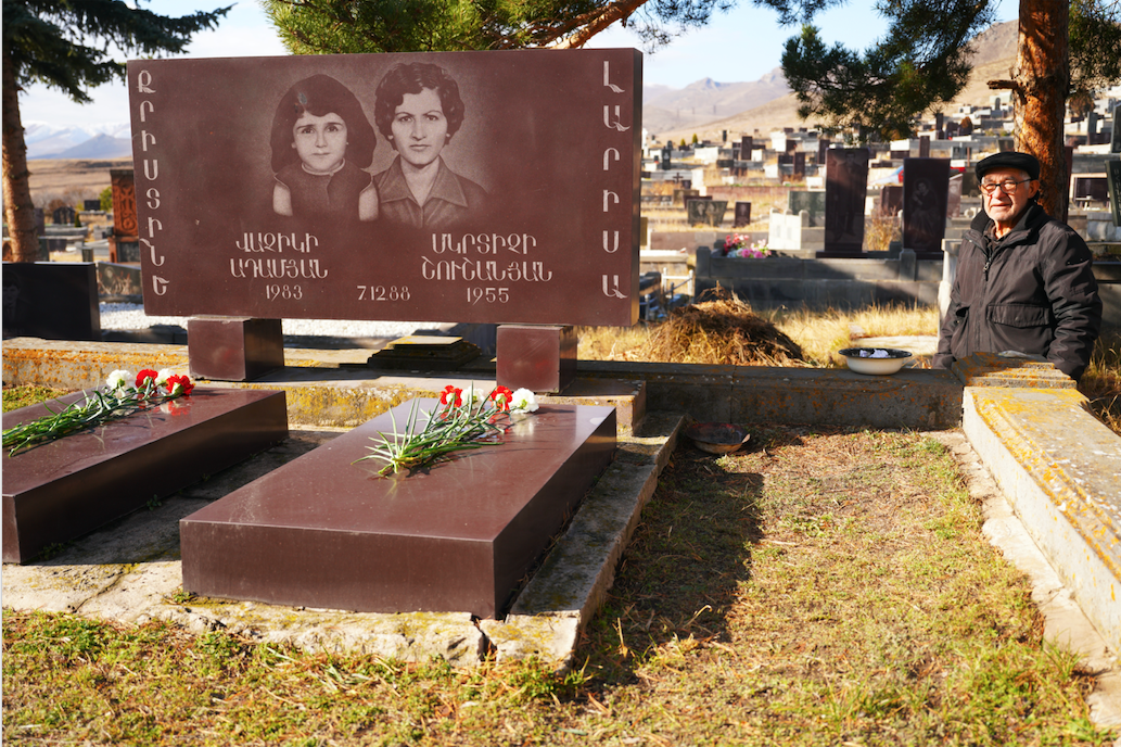 Recueillement dans la sobriété pour le 35e anniversaire du séisme de Spitak