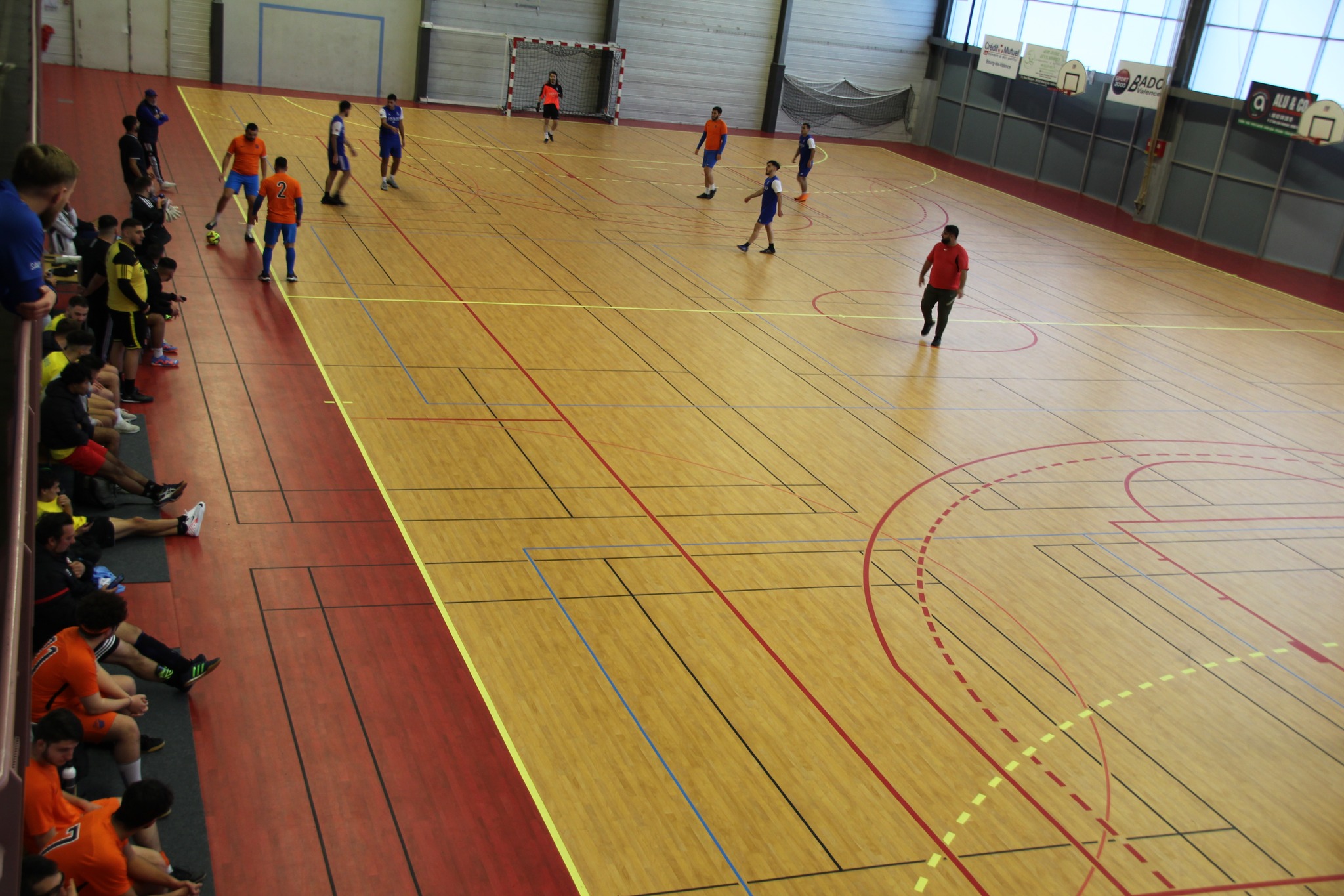 Le tournoi de futsal de l’AS Homenetmen Valence à l’occasion de son 40ème anniversaire a débuté à Bourg-Lès-Valence avec plus d’une dizaine d’équipes