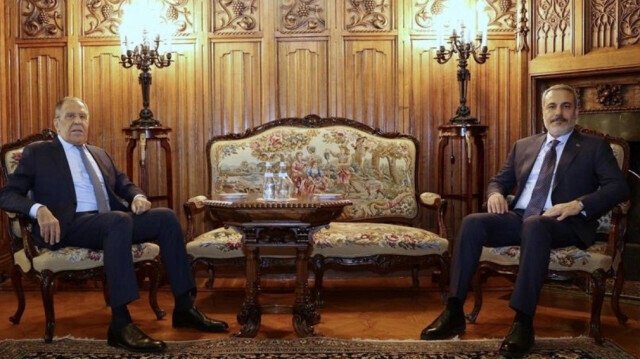 Les ministres des affaires étrangères turc et russe discutent des pourparlers de paix entre l&rsquo;Azerbaïdjan et l&rsquo;Arménie