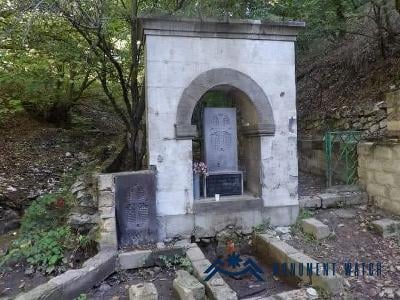 L&rsquo;Azerbaïdjan a détruit le khachkar arménien érigé dans la zone appelée Eaux Acides en Artsakh occupé