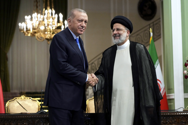 Report de la viste du président iranien en Turquie