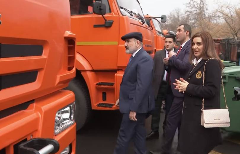 Le Premier ministre Nikol Pachinian a visité la ville de Vagharshapat et pris connaissance des projets de collecte des ordures (vidéo)