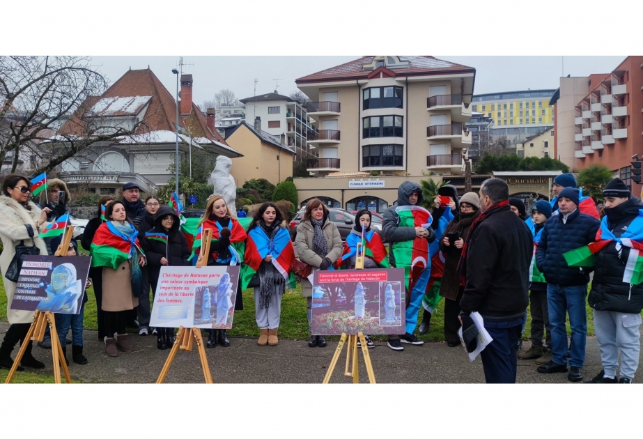 Une vingtaine d&rsquo;Azerbaïdjanais manifeste contre la municipalité d&rsquo;Evian