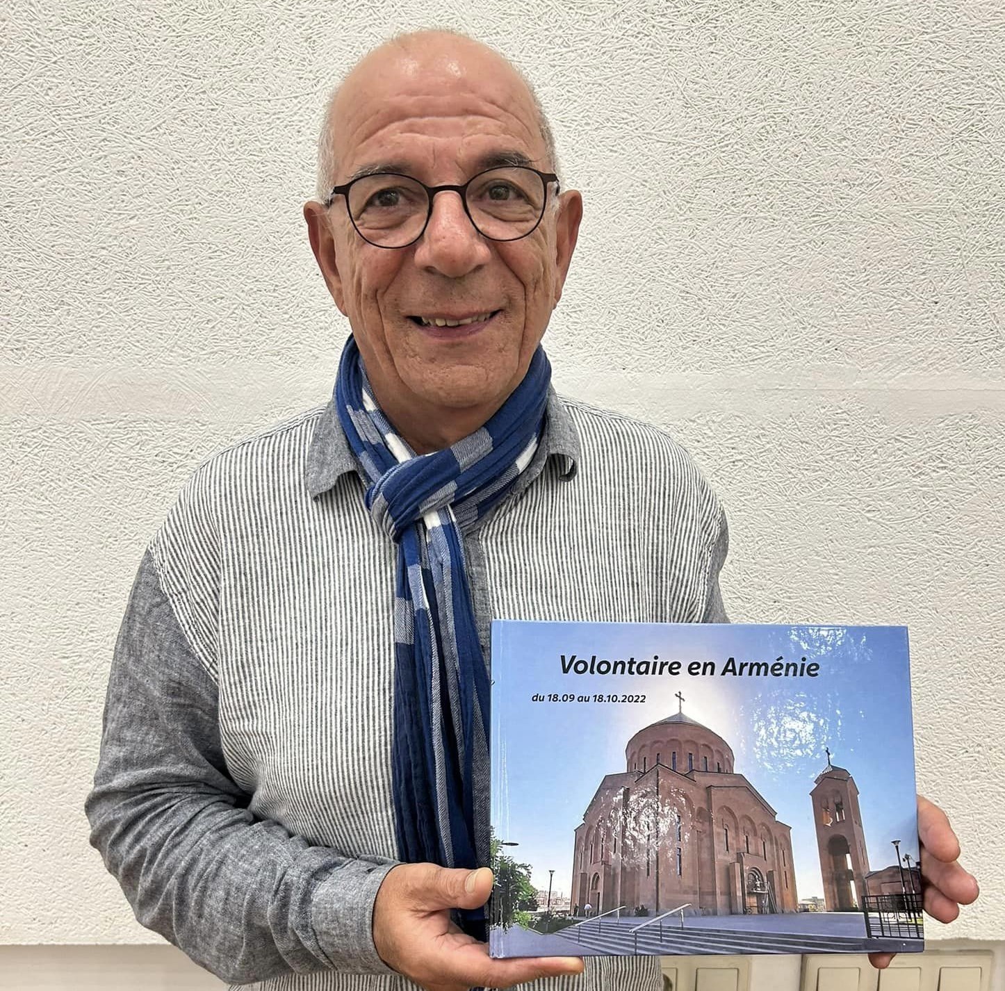 Michel Konalian, ancien élève du Corps des Volontaires Arméniens a sorti son livre racontant son parcours