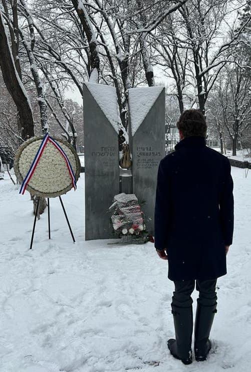 L&rsquo;ambassadeur de France en Arménie a rendu hommage au monument dédié aux victimes de l&rsquo;Holocauste à Erevan