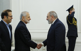 Pachinian salue la position de l’Iran en recevant un haut responsable iranien à Erevan