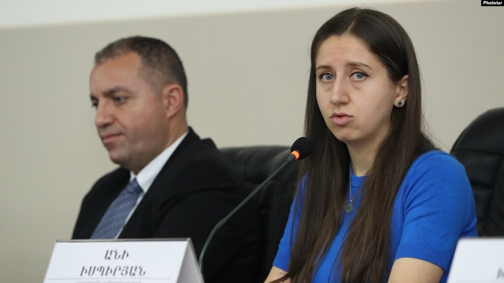 L&rsquo;ancienne fonctionnaire inculpée est assignée à résidence