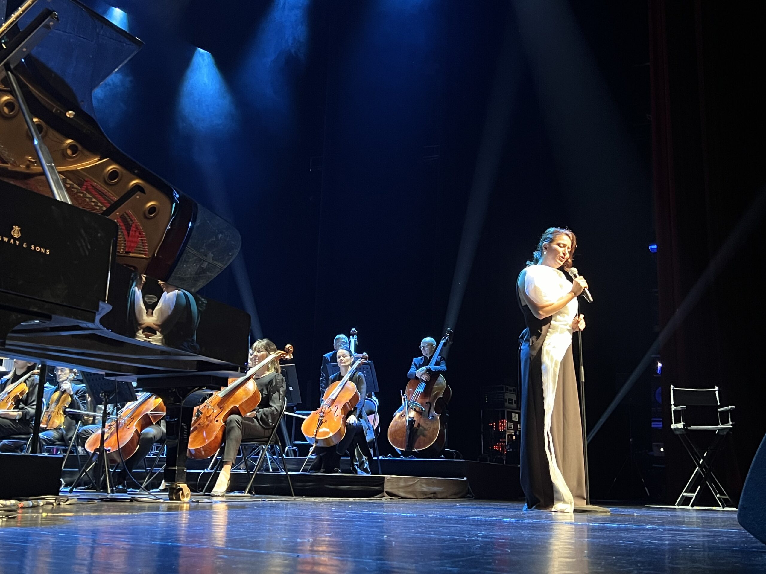 L&rsquo;hommage de Kristina à la légende Aznavour