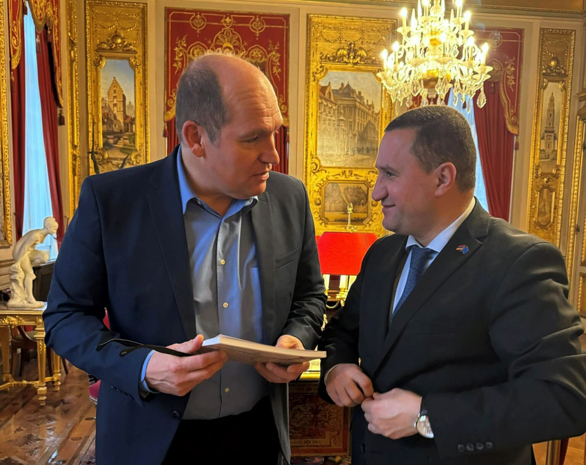 L&rsquo;ambassadeur arménien et le maire de Bruxelles discutent des perspectives de coopération décentralisée