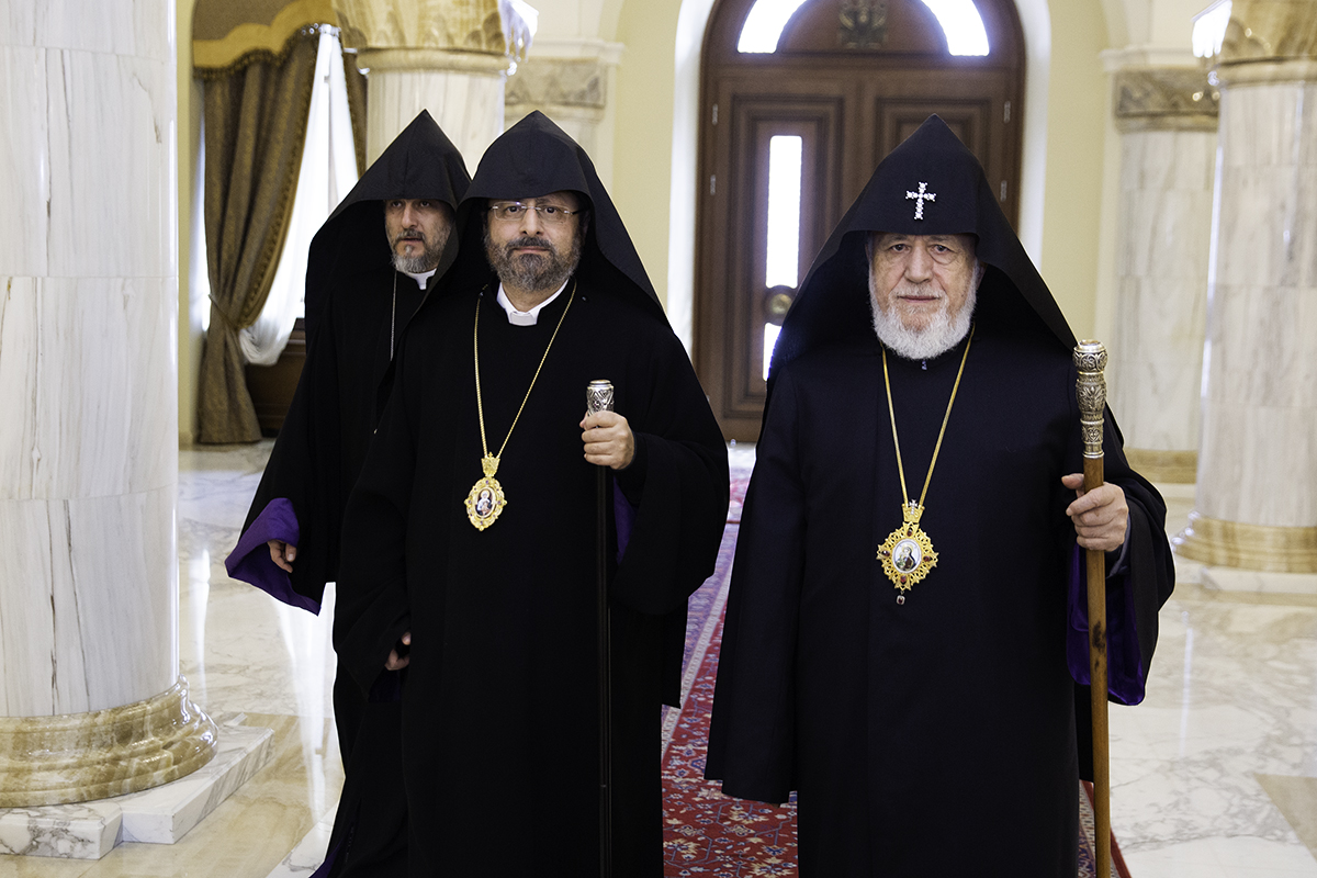 L&rsquo;archevêque de Constantinople Sahak Mashalyan reçu à Etchmiadzine
