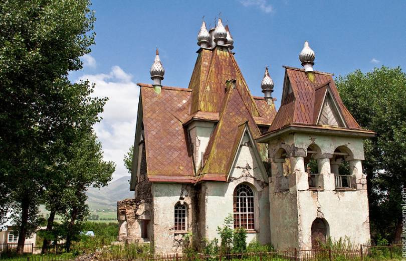 Restauration de l’église russe du village d’Amrakit