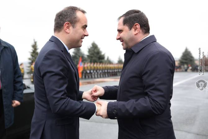 Le ministre des Armées en Arménie en pleine tension avec l&rsquo;Azerbaïdjan