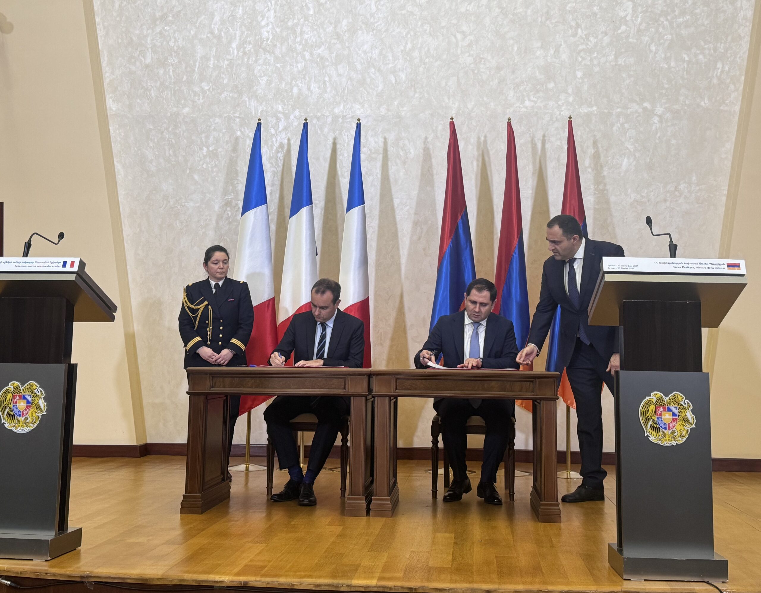 L&rsquo;Arménie signe un contrat pour l&rsquo;acquisition de fusils avec la France